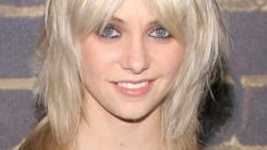taylor_momsen300.jpg